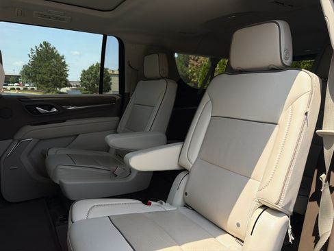 Used 2022 GMC Yukon XL Denali AWD/4WD image 9
