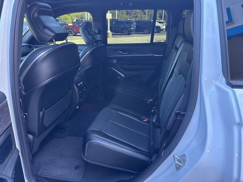 Used 2024 Jeep Grand Cherokee Overland w/ Luxury Tech Group IV AWD/4WD image 43
