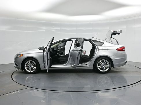 Used 2018 Ford Fusion SE image 33