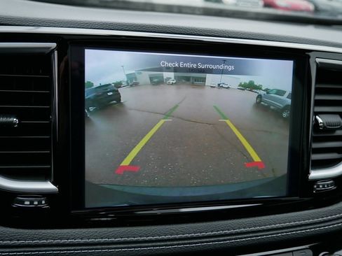 Used 2025 Chrysler Pacifica Limited FWD image 25