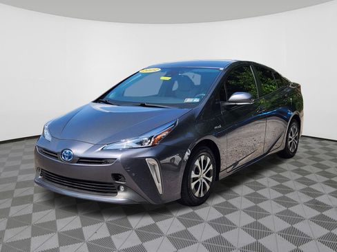 Used 2022 Toyota Prius LE AWD/4WD image 2