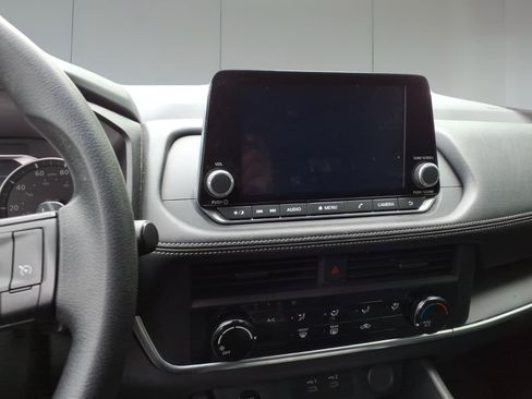 Used 2024 Nissan Rogue S AWD/4WD image 15