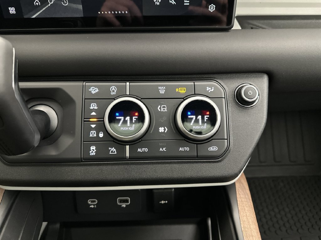 Certified 2024 Land Rover Defender 110 S AWD/4WD image 9