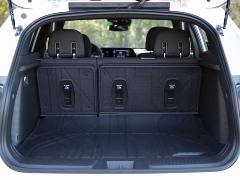 New 2025 Chevrolet Trax RS w/ Sunroof Package image 24