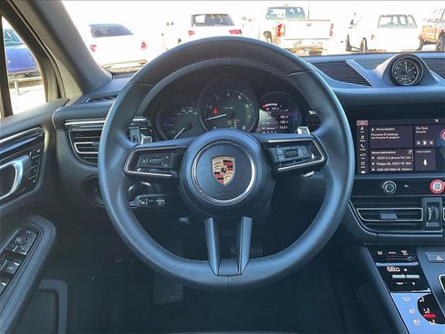 Used 2025 Porsche Macan image 15