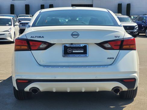 Used 2023 Nissan Altima 2.5 SV w/ SV Premium Package AWD/4WD image 6