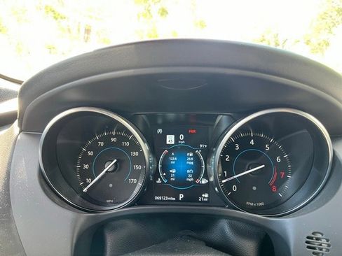 Used 2019 Jaguar F-PACE Premium image 10