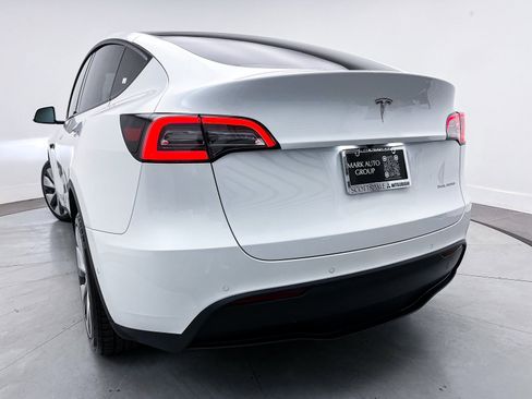 Used 2021 Tesla Model Y Long Range image 4
