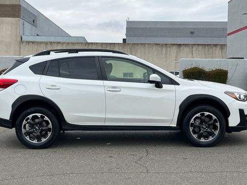 Used 2022 Subaru Crosstrek 2.0i Premium w/ Moonroof Package AWD/4WD image 6