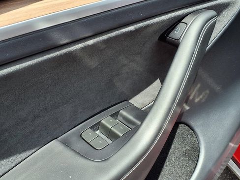 Used 2024 Tesla Model Y Long Range AWD/4WD image 19