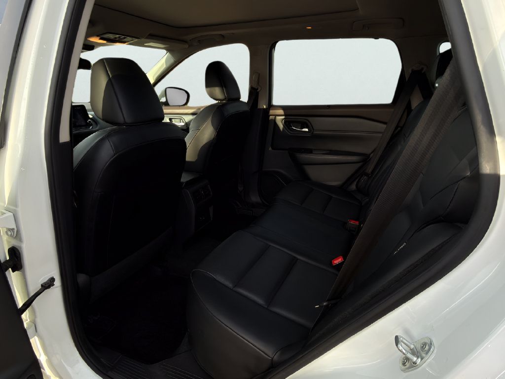 Used 2023 Nissan Rogue SV w/ SV Premium B Package FWD image 21