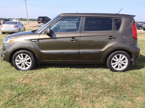 Used 2013 Kia Soul FWD image 10