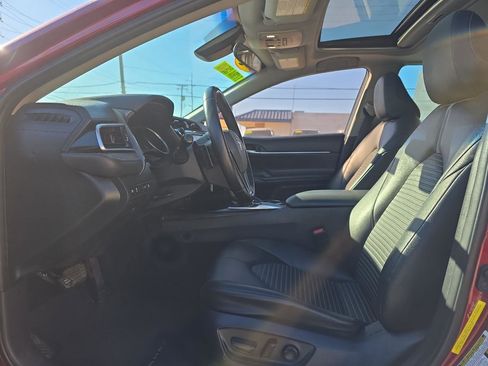 Used 2018 Toyota Camry SE w/ Moonroof Package image 9