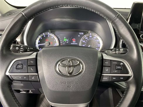 Used 2023 Toyota Highlander XLE image 17