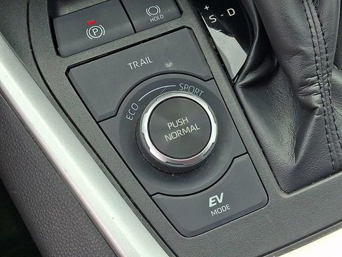 Used 2024 Toyota RAV4 XLE w/ Convenience Package AWD/4WD image 25