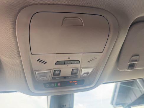 Used 2019 Buick Enclave Avenir w/ Avenir Technology Package AWD/4WD image 23