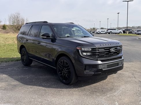 New 2026 Ford Expedition Platinum image 2