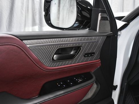 Used 2025 INFINITI QX80 Autograph image 10