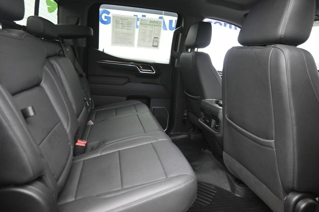 Used 2023 Chevrolet Silverado 1500 LT Trail Boss w/ LT Trail Boss Premium Package AWD/4WD image 10
