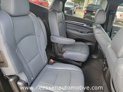 Used 2023 Buick Enclave Essence image 12