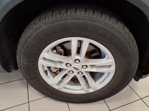 Used 2022 Ford Explorer XLT image 8