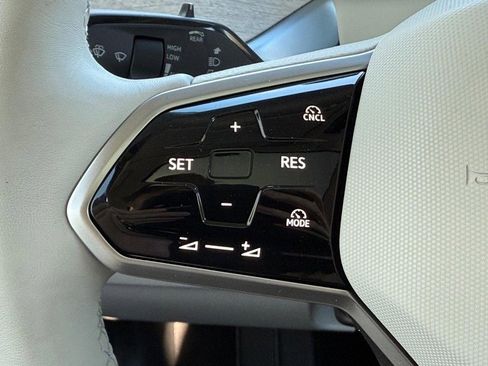 New 2025 Volkswagen ID. Buzz 1st Edition image 11