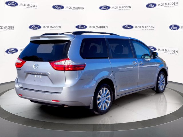 Used 2017 Toyota Sienna XLE Premium w/ Outdoor Package AWD/4WD image 5