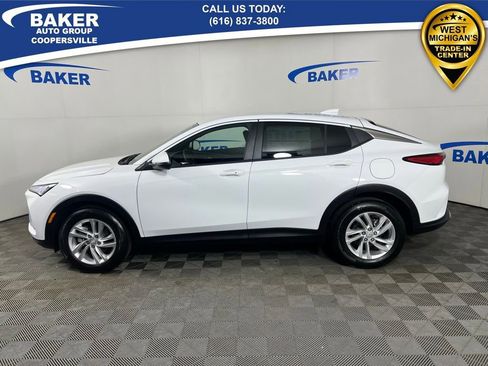 New 2026 Buick Envista Preferred image 2