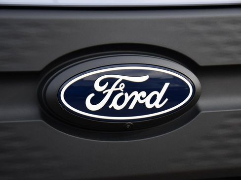 Used 2025 Ford F150 Lightning XLT image 34