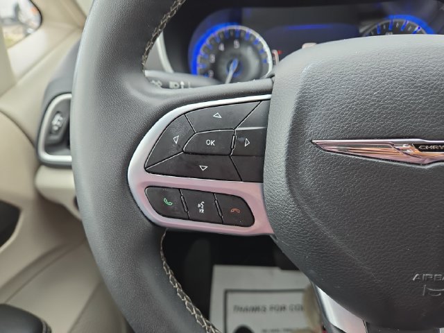 Used 2024 Chrysler Pacifica Touring-L FWD image 21
