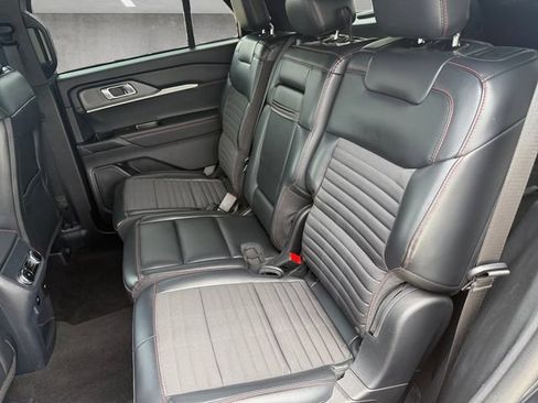 Used 2025 Ford Explorer ST-Line w/ ST-Line Street Pack AWD/4WD image 23
