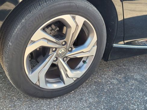 Used 2018 Honda Accord EX image 9