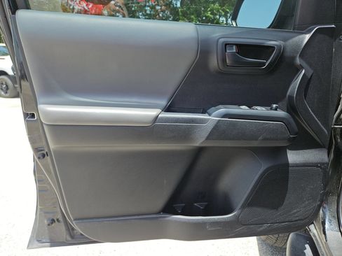 Used 2022 Toyota Tacoma SR w/ SR Convenience Package RWD image 11