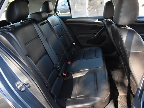 Used 2021 Volkswagen Golf 4-Door image 22