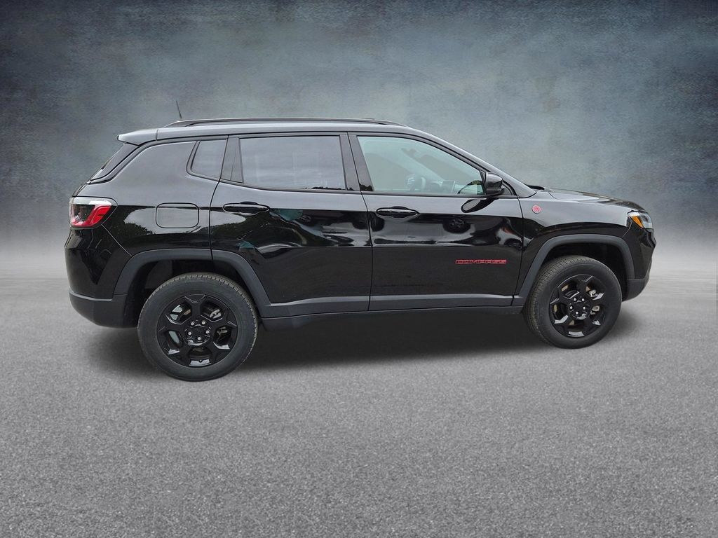Used 2023 Jeep Compass Trailhawk w/ Trailhawk Convenience Group AWD/4WD image 9