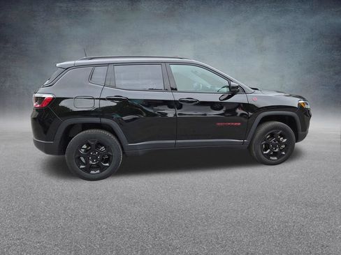 Used 2023 Jeep Compass Trailhawk w/ Trailhawk Convenience Group AWD/4WD image 9