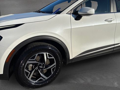 Used 2023 Kia Sportage LX AWD/4WD image 13