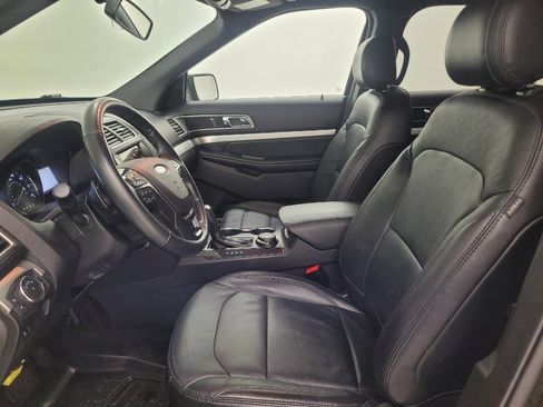 Used 2017 Ford Explorer XLT w/ Equipment Group 202A AWD/4WD image 17
