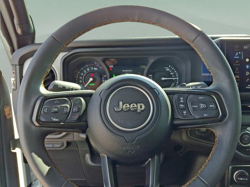 Used 2024 Jeep Wrangler Unlimited w/ Convenience Group AWD/4WD image 16