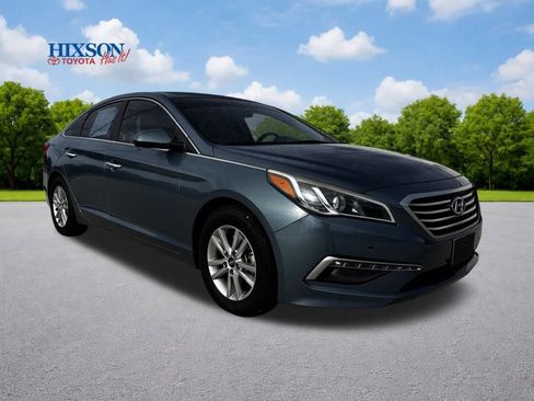 Used 2015 Hyundai Sonata SE image 1