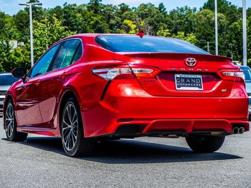 Used 2020 Toyota Camry SE FWD image 11