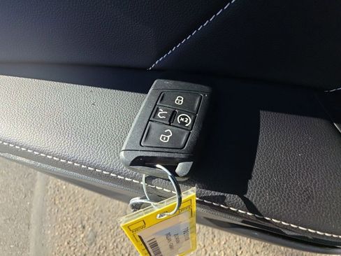 Certified 2024 Volkswagen Tiguan SE R-Line image 27