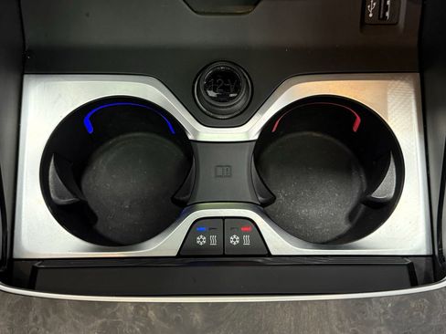 Used 2023 BMW X7 M60i image 39