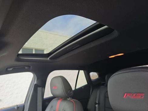 Certified 2025 Chevrolet Trax RS w/ Sunroof Package image 19