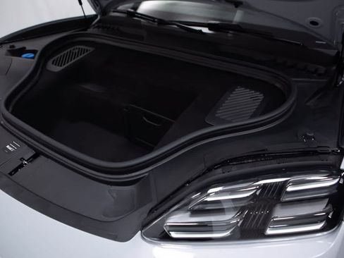 Certified 2026 Porsche Macan Electric RWD image 37