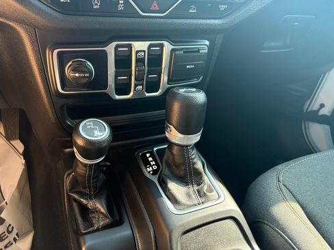 Used 2024 Jeep Wrangler Unlimited Sport AWD/4WD image 15