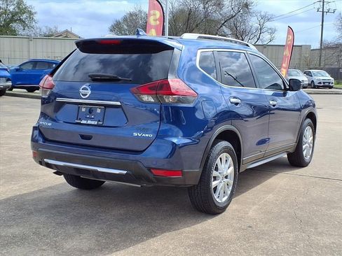 Used 2019 Nissan Rogue SV image 4