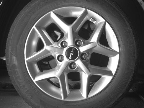 Used 2025 Kia Soul LX w/ LX Technology Package FWD image 15