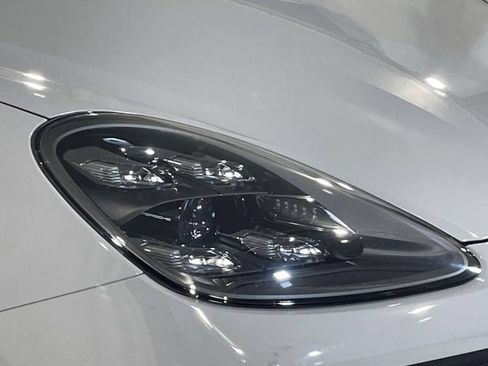 Used 2022 Porsche Cayenne Platinum Edition AWD/4WD image 16