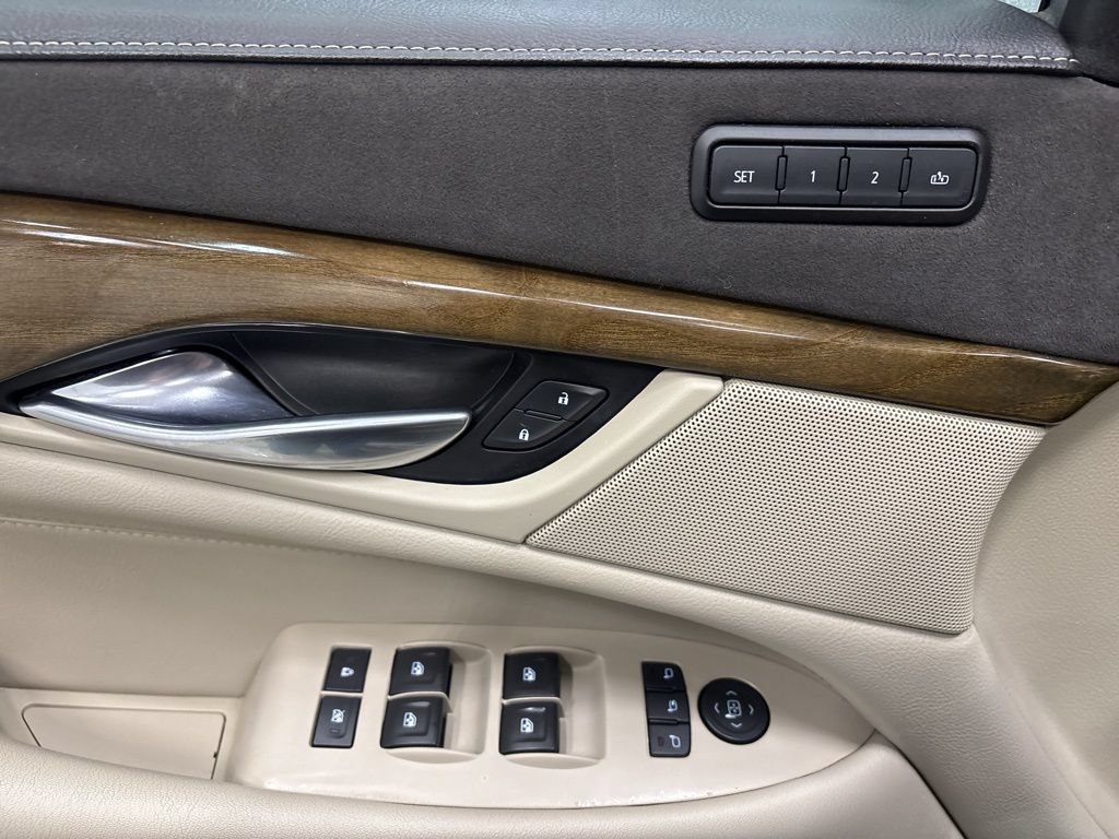 Used 2020 Cadillac Escalade Premium Luxury AWD/4WD image 14